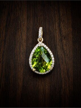 14k yellow gold genuine Peridot Teardrop Pendant with natural Diamond Halo